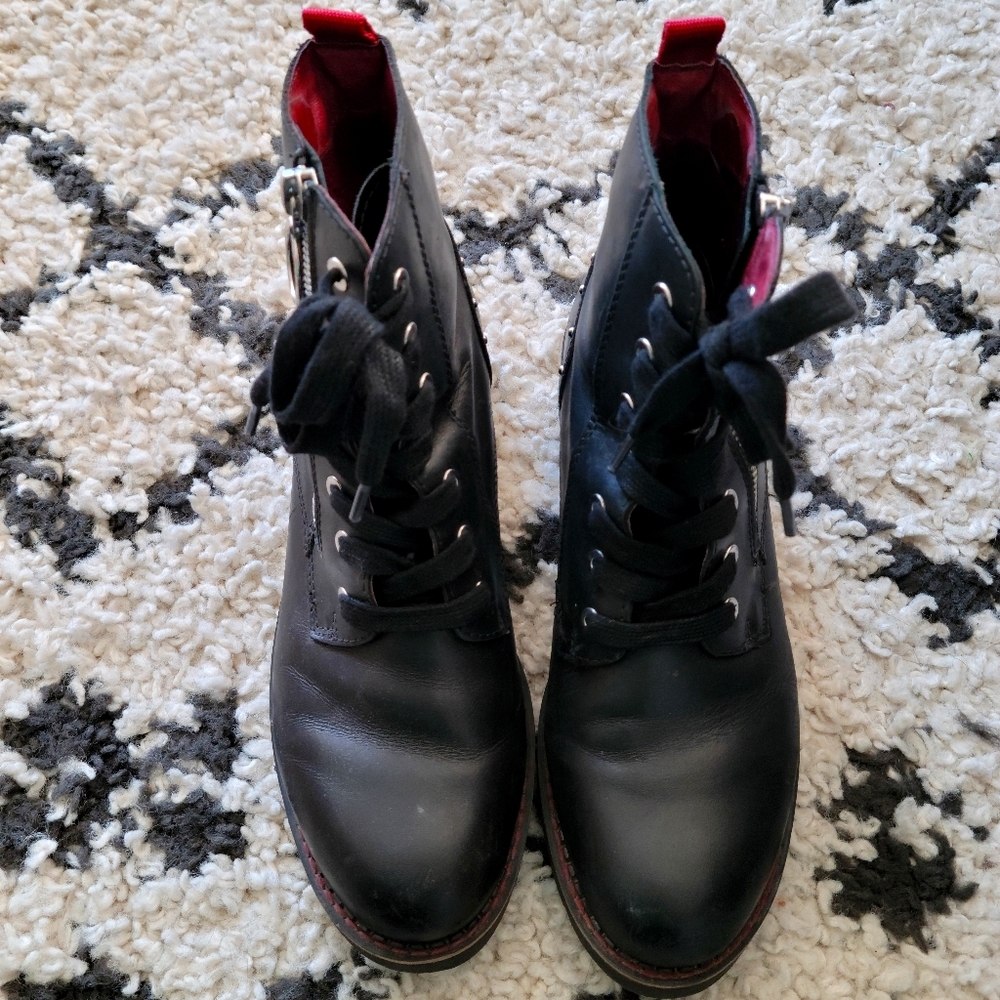 Combat boots